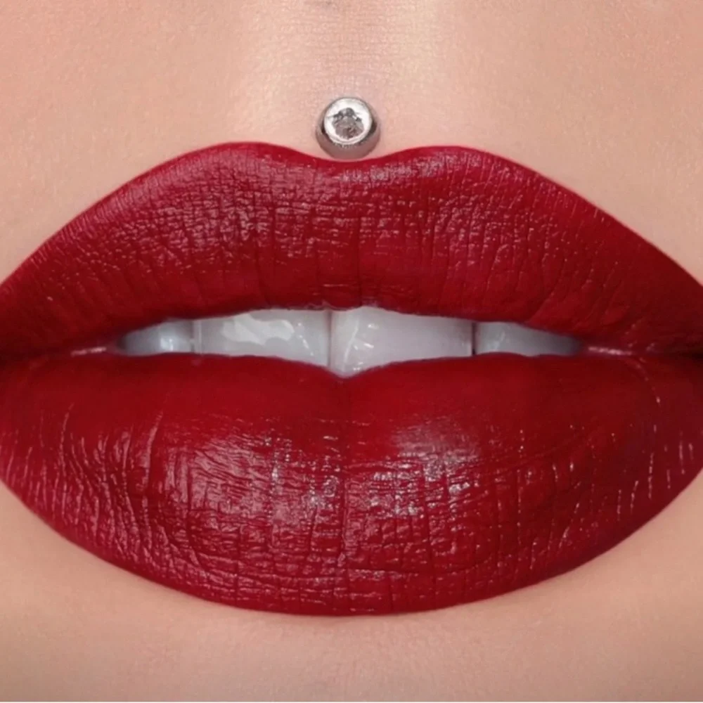 DESIGNER BLOOD Jeffree Star Velvet Trap deep red creamy matte lipstick